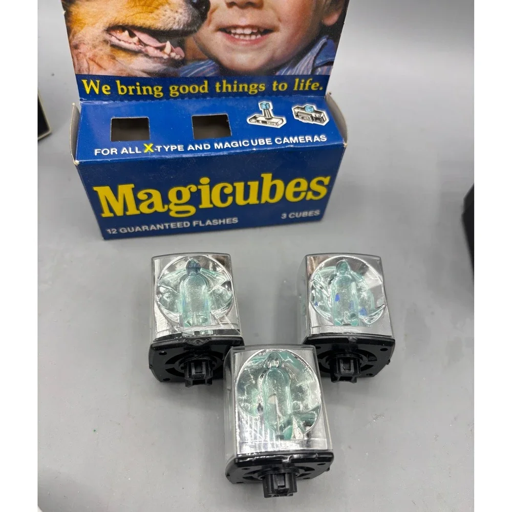 Vintage Imperial Magimatic X50‎ 126 Film Camera with GE Magicubes Flash Cubes